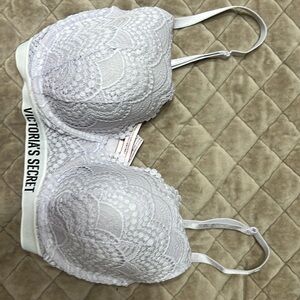 Victoria secret lace Tshirt lightly lined demi